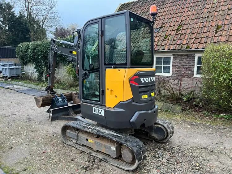 minigraver huren graafmachine huren Volvo ECR25d 1
